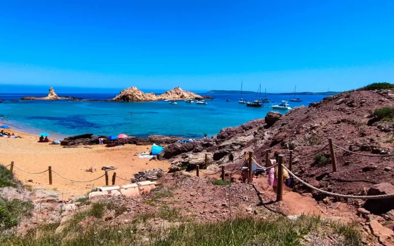 Cala Pregonda im Norden Menorcas